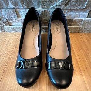 Clarks Flores Poppy Wedge Pump Like New Condition